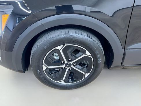 Certified 2023 Kia Niro EX image 30
