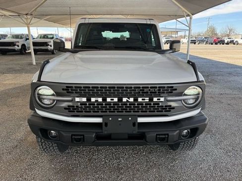 New 2026 Ford Bronco Badlands image 3