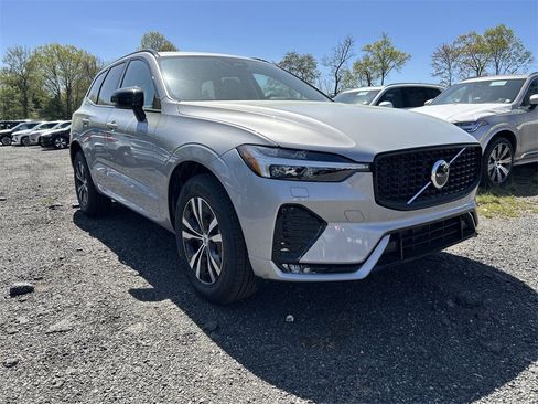 New 2025 Volvo XC60 B5 Core w/ Climate Package image 2