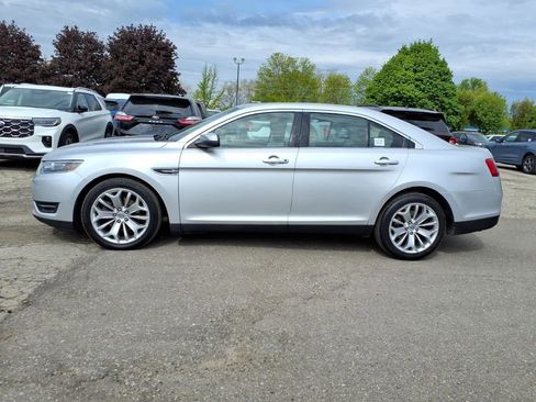 Used 2017 Ford Taurus Limited FWD image 2