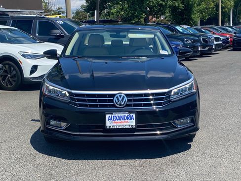 Used 2018 Volkswagen Passat 2.0T SE FWD image 4