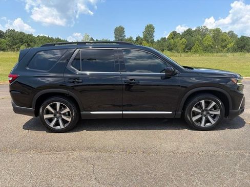 Used 2024 Honda Pilot Touring image 13