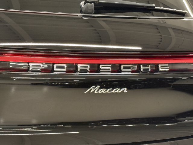 Certified 2026 Porsche Macan AWD/4WD image 11