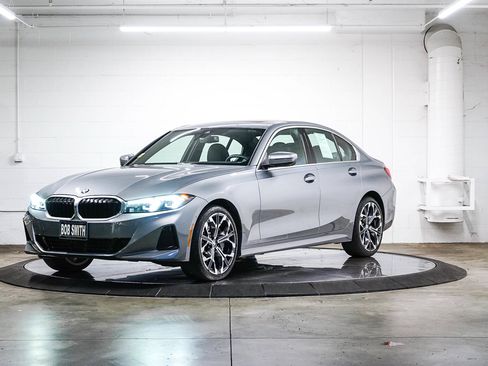 Used 2026 BMW 330i Sedan w/ Premium Package RWD image 3