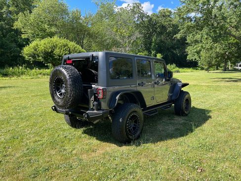 Used 2014 Jeep Wrangler Unlimited Rubicon w/ Connectivity Group AWD/4WD image 14