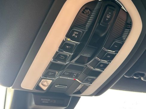 Used 2019 Porsche Macan image 32