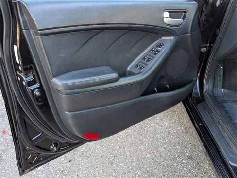 Used 2017 Kia Forte LX image 14