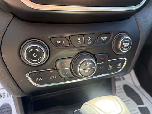 Used 2021 Jeep Cherokee Latitude Lux 80th Anniv w/ Quick Order Package 26U 80TH AWD/4WD image 18