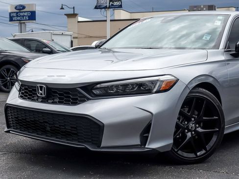 Used 2025 Honda Civic Sport image 2