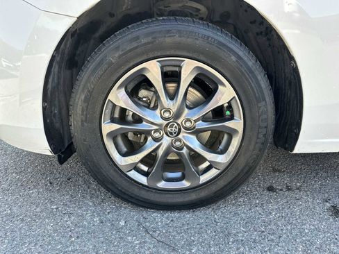 Used 2019 Toyota Yaris LE image 12