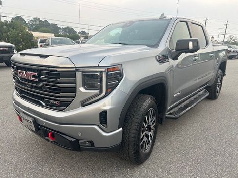 Used 2023 GMC Sierra 1500 AT4 w/ AT4 Premium Package AWD/4WD image 3