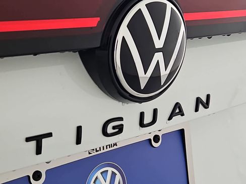 New 2026 Volkswagen Tiguan SE R-Line AWD/4WD image 12