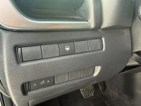 Used 2022 Nissan Rogue SV image 16