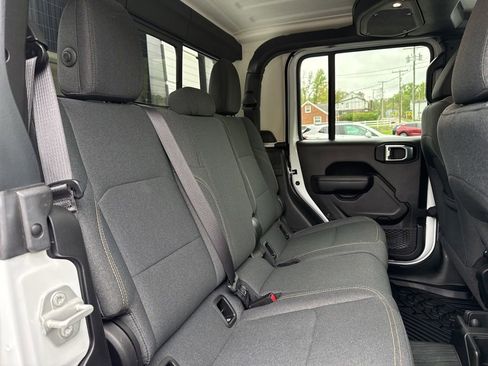 Used 2024 Jeep Gladiator Sport AWD/4WD image 26