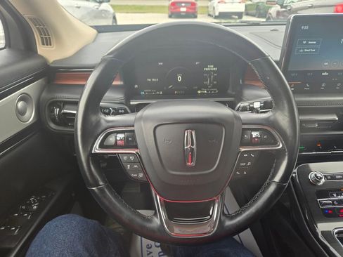 Used 2022 Lincoln Nautilus Reserve w/ Equipment Group 202A image 11