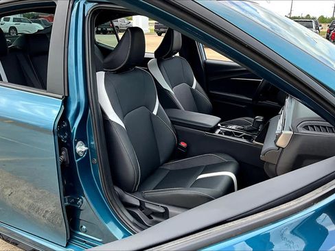 Used 2025 Toyota Camry SE w/ Multimedia Upgrade Package image 9