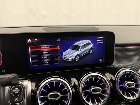 Used 2021 Mercedes-Benz GLB 250 4MATIC w/ Premium Package image 22