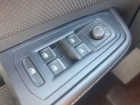 Used 2025 Volkswagen Atlas SE FWD image 13