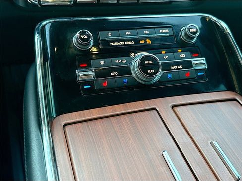 Used 2022 Lincoln Navigator L Reserve image 18