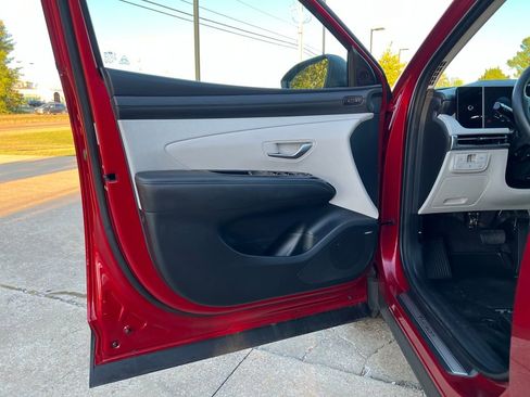 Used 2025 Hyundai Tucson Limited image 11