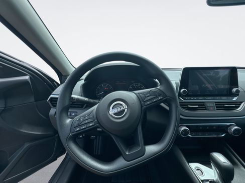 Certified 2025 Nissan Altima 2.5 S FWD image 16