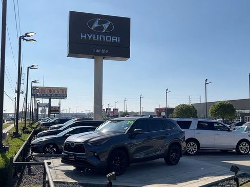 Used 2024 Toyota Highlander LE image 42