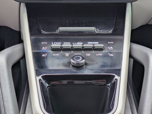 Used 2024 Porsche Cayenne AWD/4WD image 18