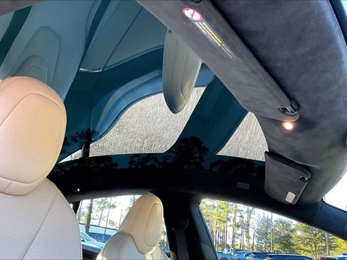 Used 2022 Tesla Model S image 12