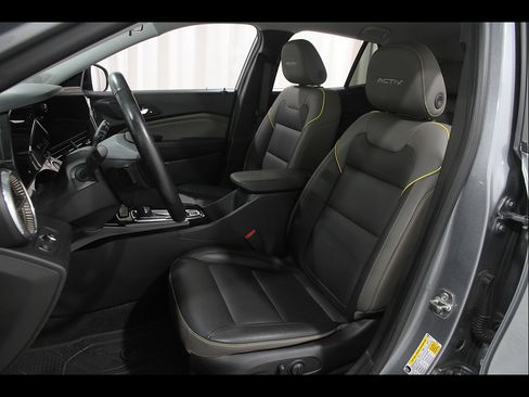 Certified 2024 Chevrolet Trax ACTIV w/ Driver Confidence Package FWD image 5