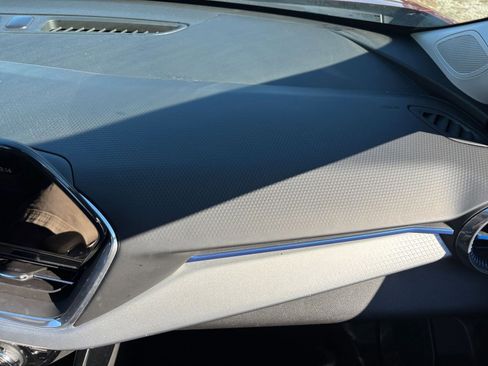 Used 2025 Chevrolet Trax LT image 35