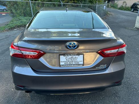 Used 2019 Toyota Camry XLE image 6