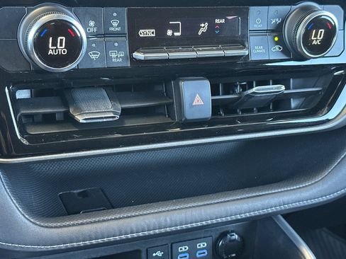 Used 2022 Toyota Highlander LE FWD image 20