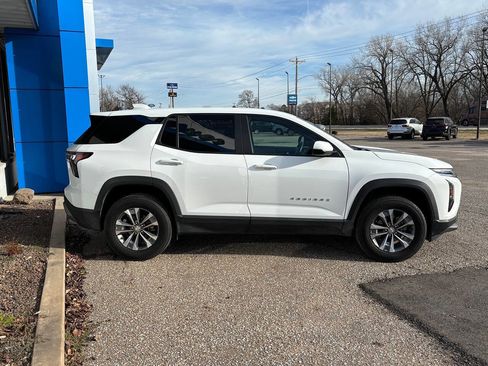 Used 2025 Chevrolet Equinox LT image 4
