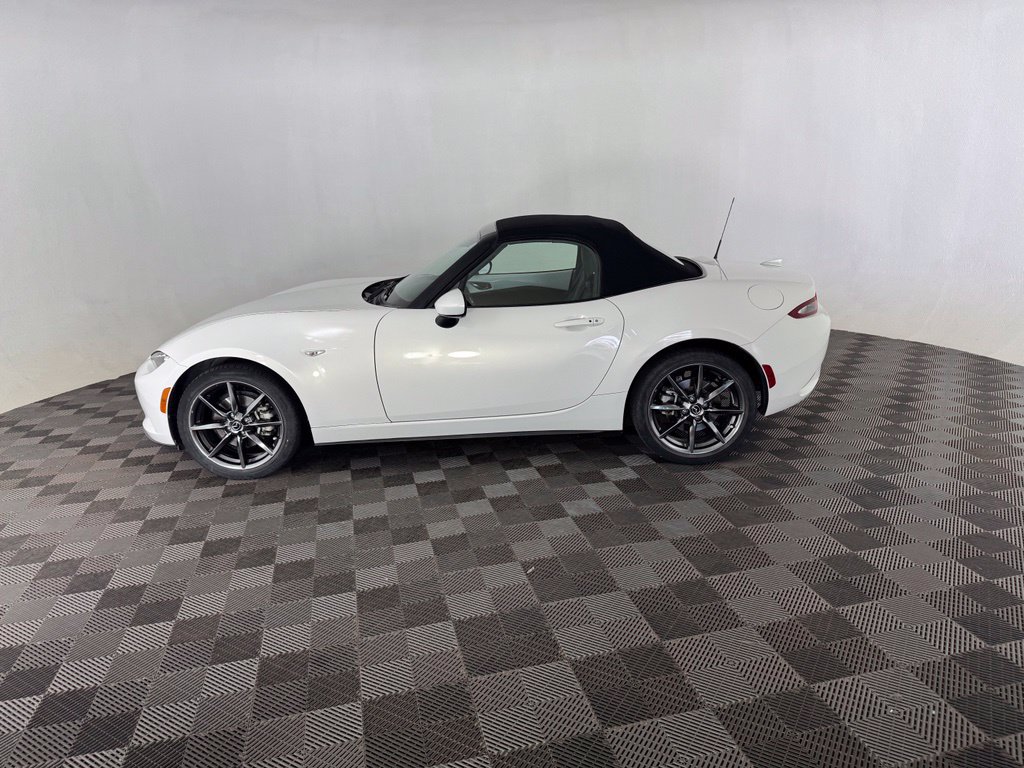 Used 2017 MAZDA MX-5 Miata Grand Touring RWD image 4