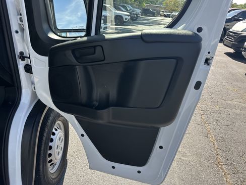Used 2025 RAM ProMaster 2500 w/ Convenience Group FWD image 16