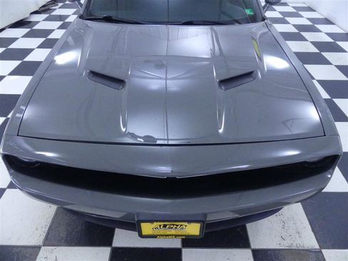 Used 2017 Dodge Challenger R/T image 26