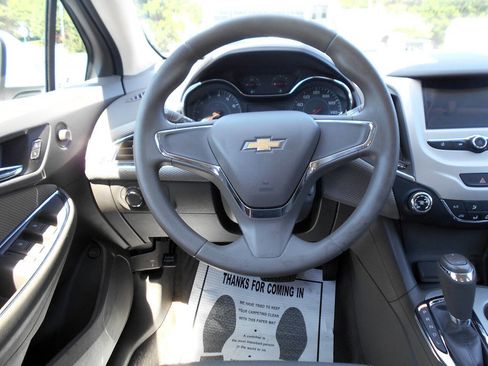 Used 2018 Chevrolet Cruze LS FWD image 11