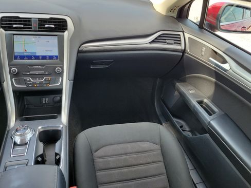 Used 2020 Ford Fusion SE FWD image 17