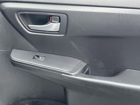Used 2017 Toyota Camry SE image 20