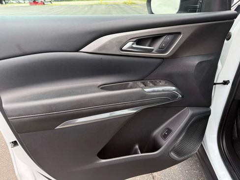 Used 2024 Chevrolet Traverse LT FWD image 17