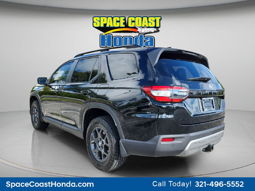 Certified 2025 Honda Pilot TrailSport image 5