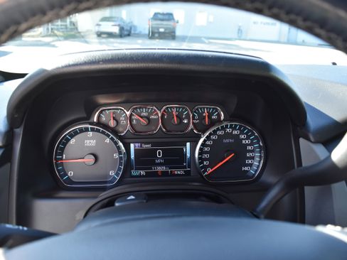 Used 2019 Chevrolet Suburban LT image 19