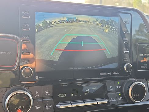 Used 2022 Toyota Highlander XLE image 36