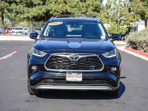 Used 2023 Toyota Highlander Platinum FWD image 2