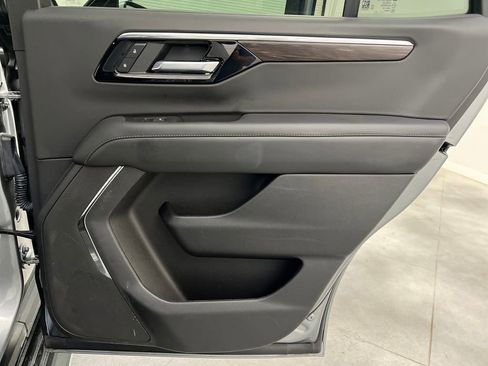 Used 2025 Chevrolet Tahoe LT AWD/4WD image 19