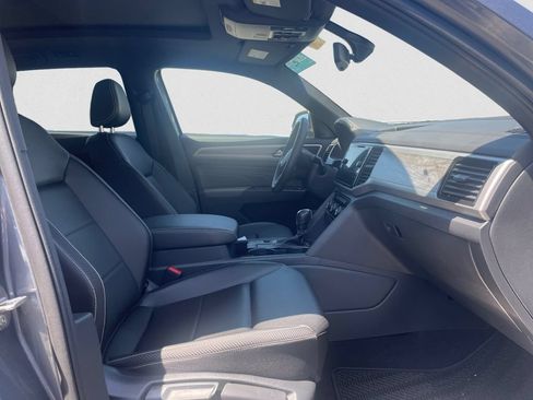 Certified 2023 Volkswagen Atlas Cross Sport SE w/ Panoramic Sunroof Package FWD image 15