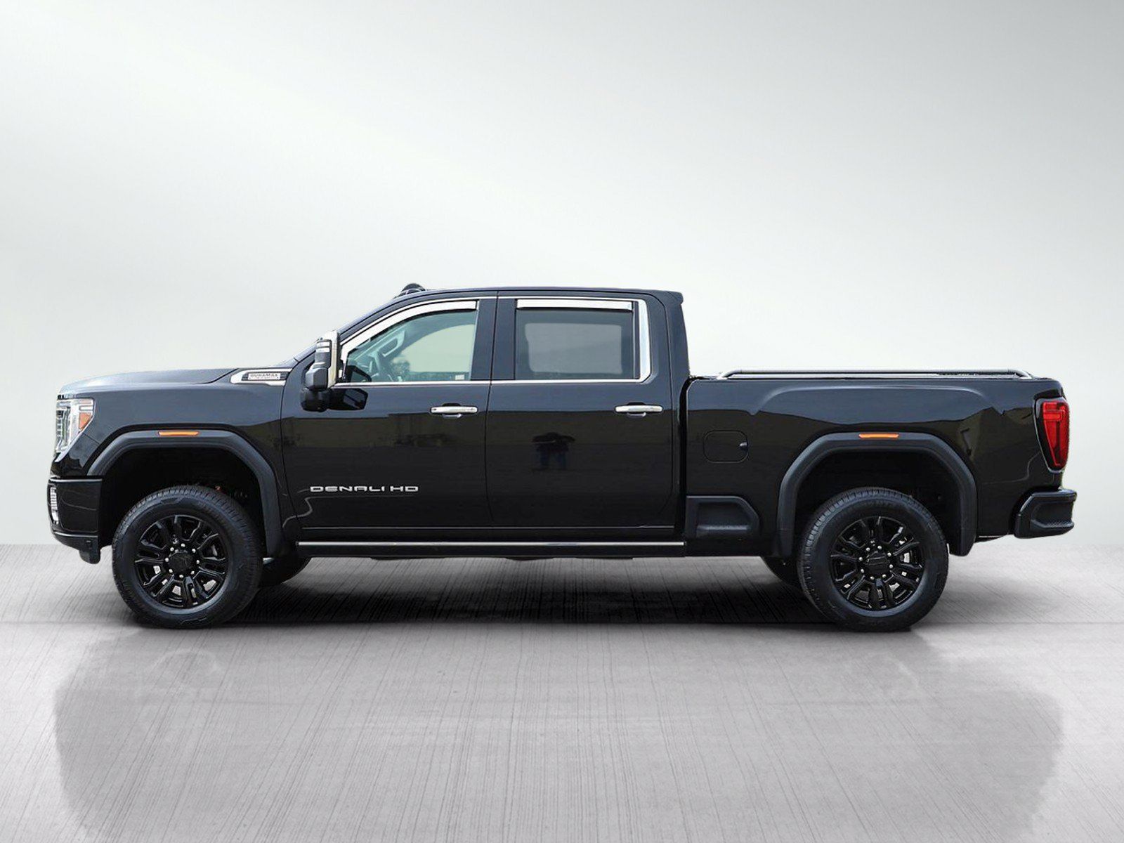 Used 2023 GMC Sierra 3500 Denali w/ Denali Black Diamond Edition AWD/4WD image 2