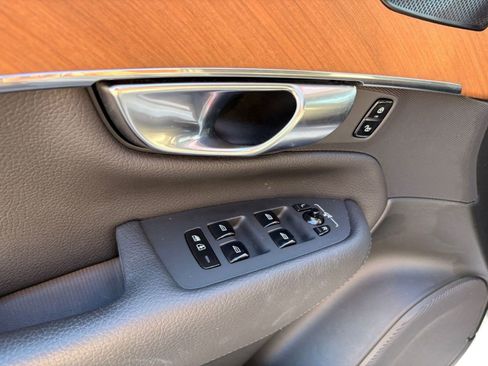 Certified 2022 Volvo XC90 T6 Momentum w/ Advanced Package image 13