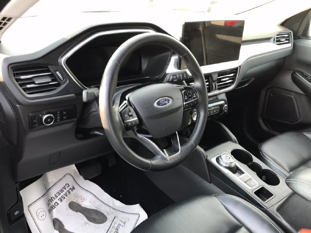 Used 2024 Ford Escape Platinum AWD/4WD image 3