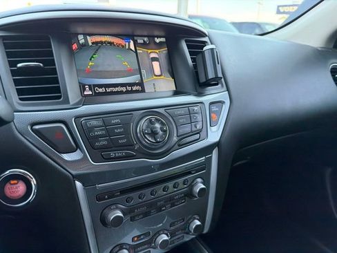 Used 2019 Nissan Pathfinder SL AWD/4WD image 6
